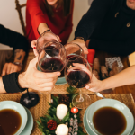 garrafas de vinho armazenadas em adega para envelhecimento
